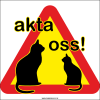 Kattskylt Akta oss från Farbror Skylt. Två kattsiluetter mot en bakgrund av varningstriangel i gult och rött.